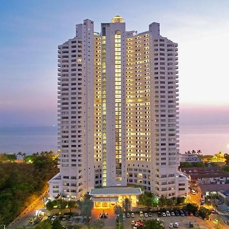 D Varee Jomtien Beach, Pattaya Exterior photo The Royal