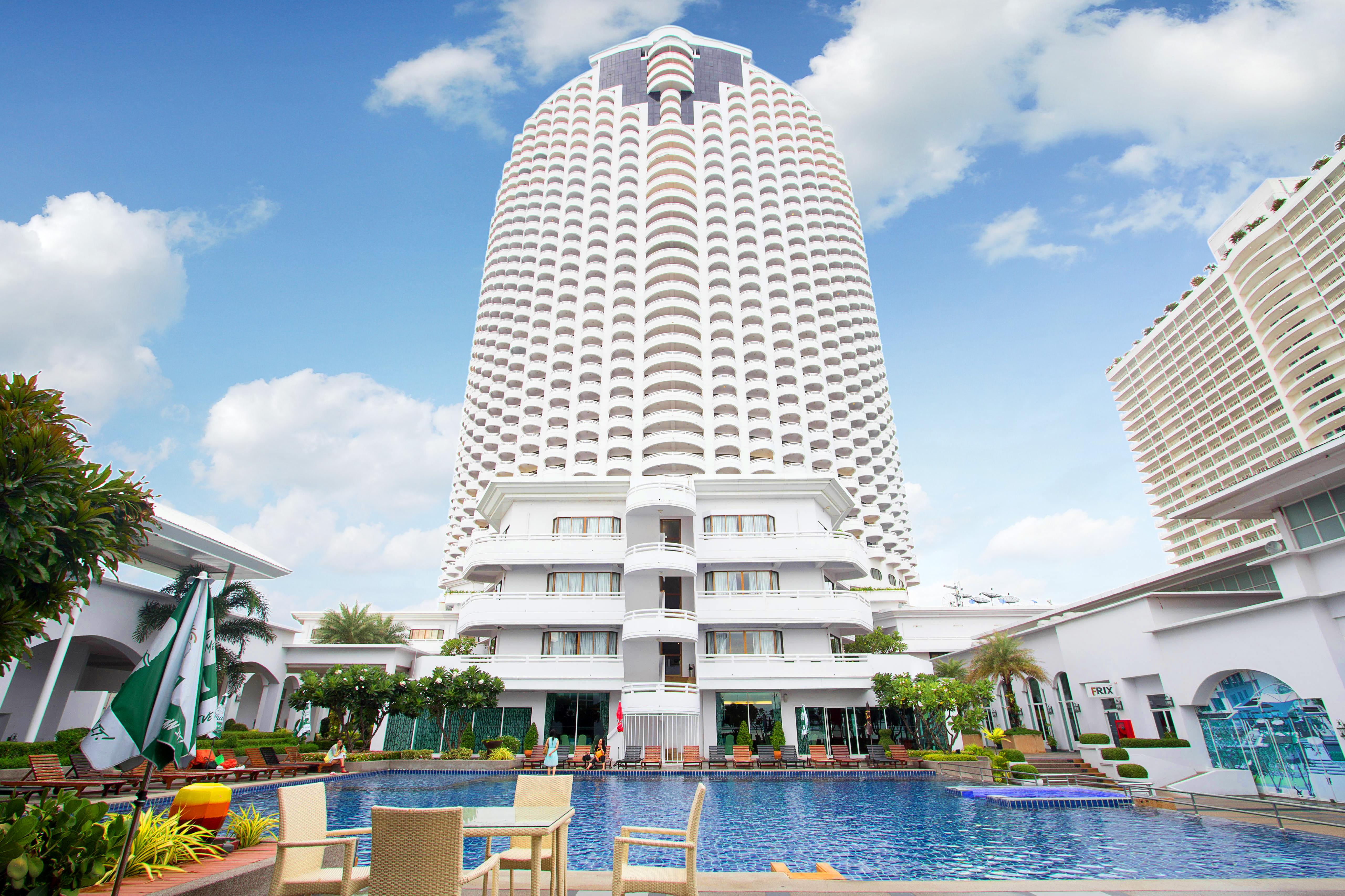 D Varee Jomtien Beach, Pattaya Exterior photo Royal Paragon Hotel