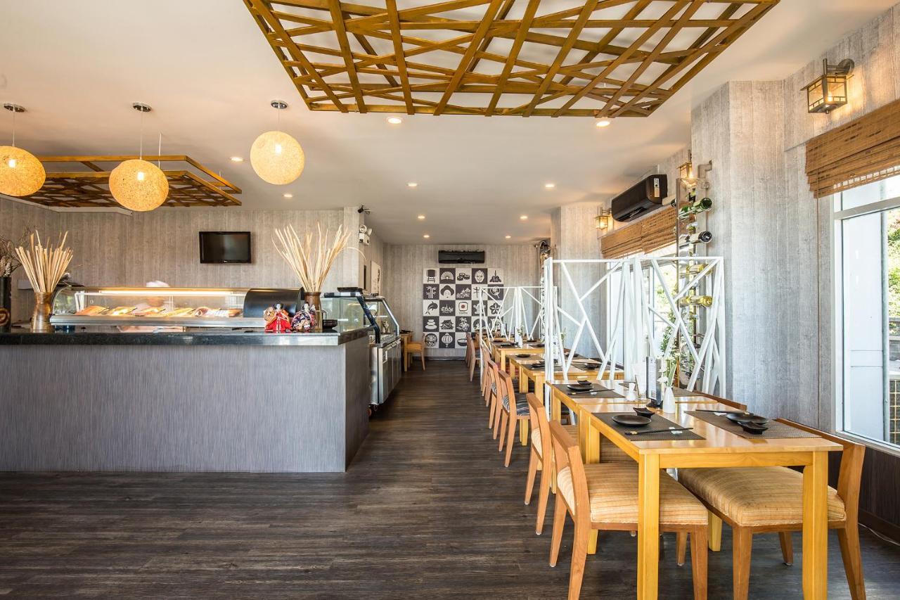 D Varee Jomtien Beach, Pattaya Exterior photo Interior of a restaurant in the Philippines