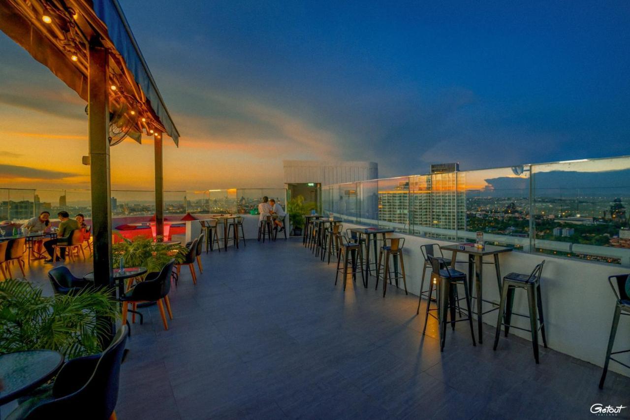 D Varee Jomtien Beach, Pattaya Exterior photo Sky Bar