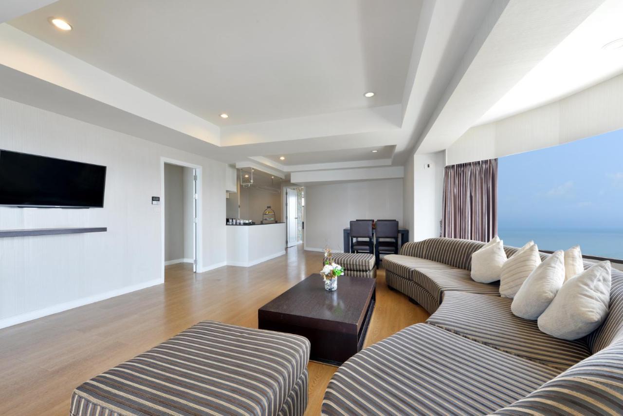 D Varee Jomtien Beach, Pattaya Exterior photo A living room in a penthouse apartment
