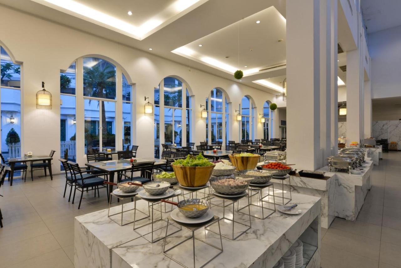 D Varee Jomtien Beach, Pattaya Exterior photo The restaurant at the hotel