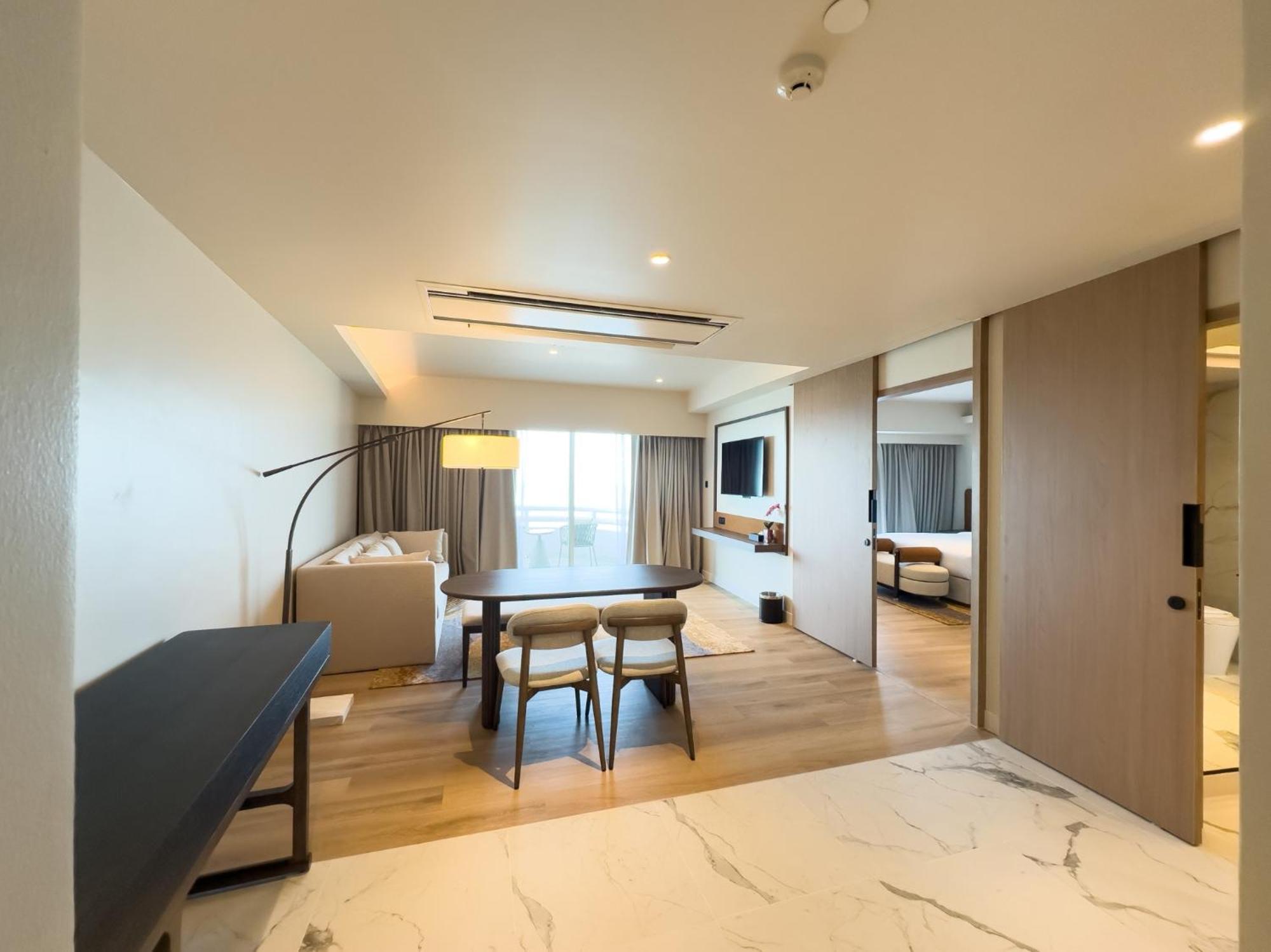 D Varee Jomtien Beach, Pattaya Exterior photo A suite at the hotel